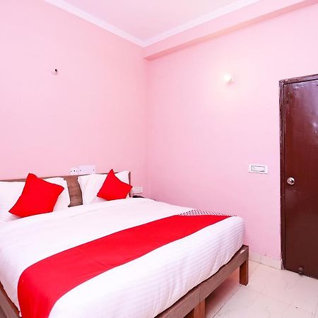 Oyo Flagship 14774 Sector 14 Gurgaon Hotel Buitenkant foto