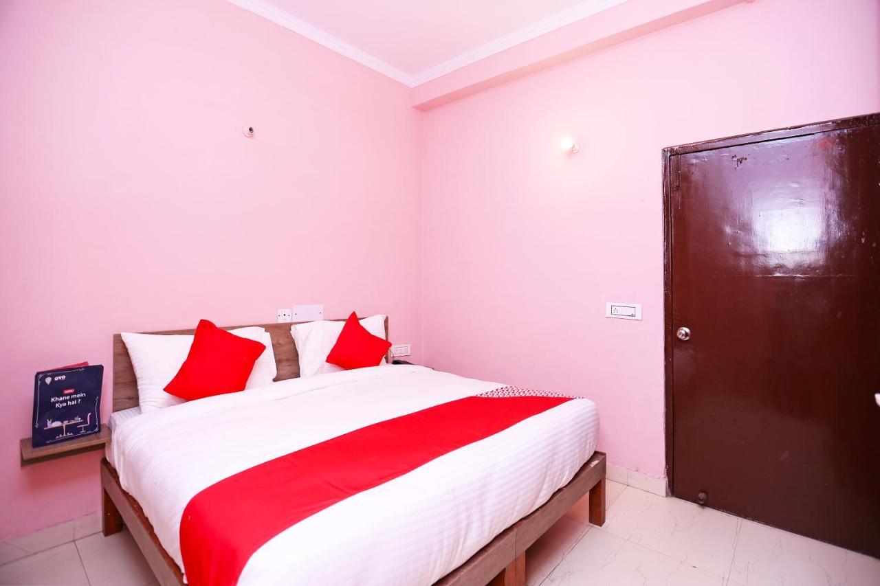 Oyo Flagship 14774 Sector 14 Gurgaon Hotel Buitenkant foto