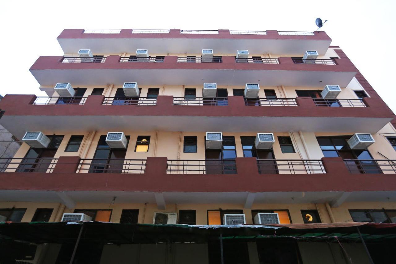 Oyo Flagship 14774 Sector 14 Gurgaon Hotel Buitenkant foto