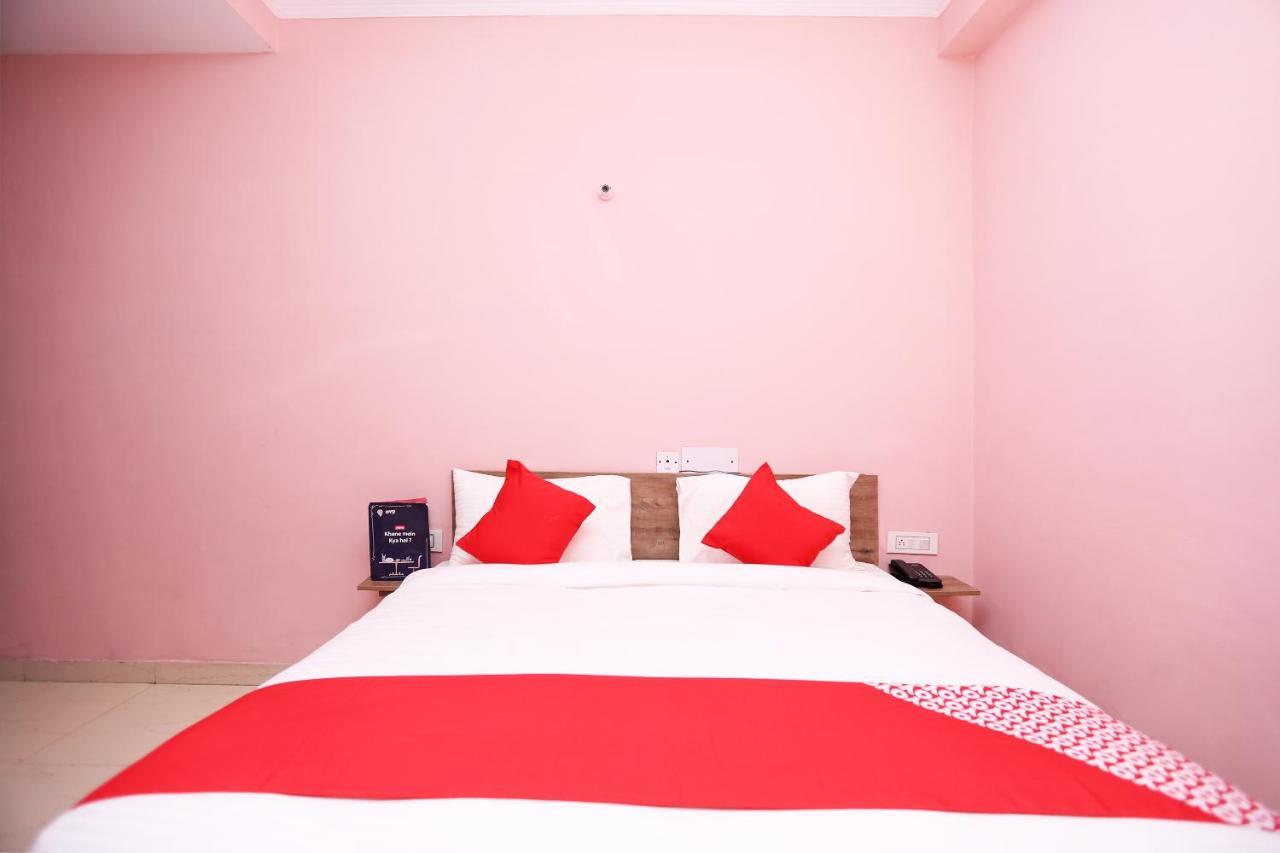 Oyo Flagship 14774 Sector 14 Gurgaon Hotel Buitenkant foto