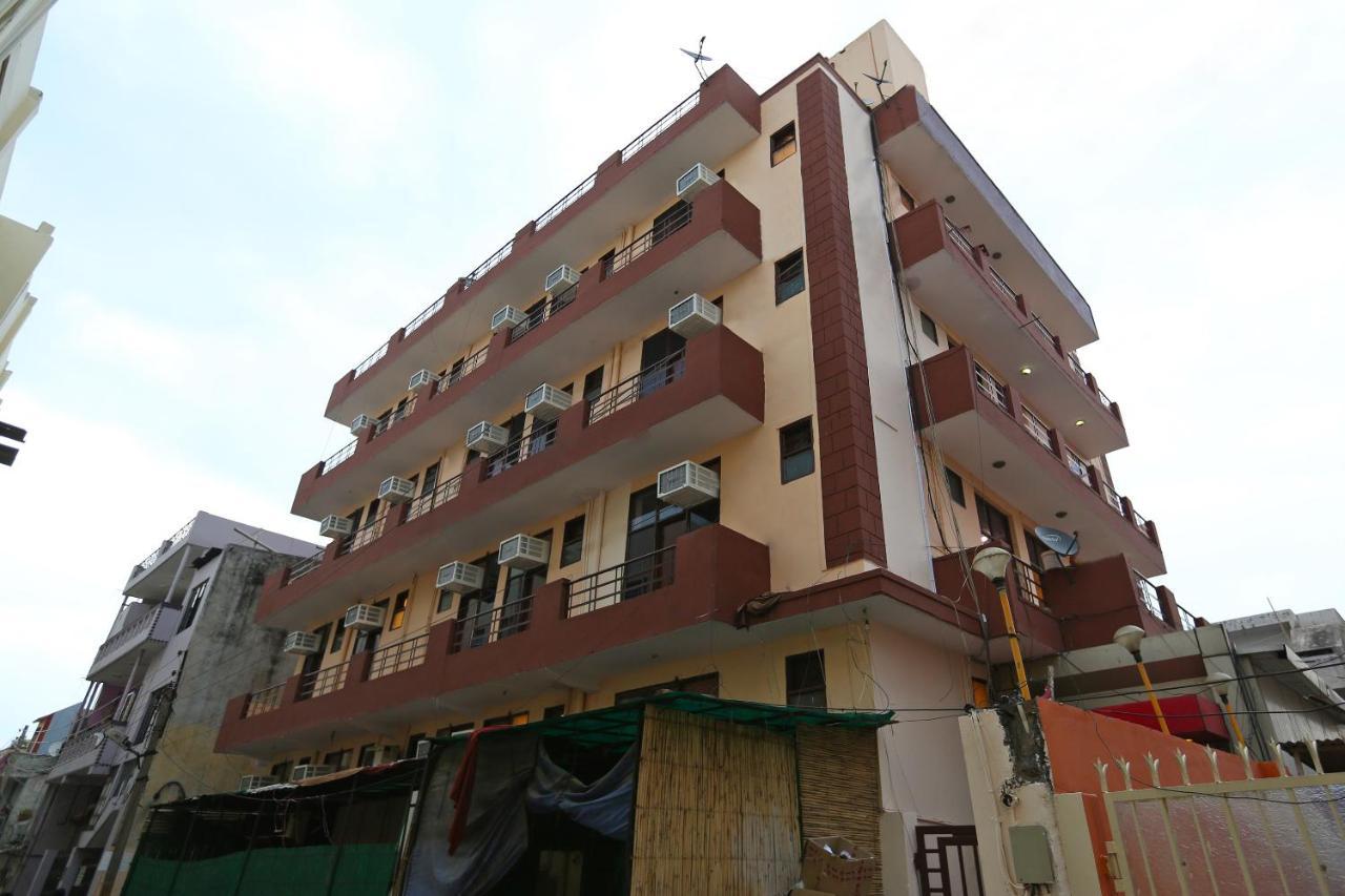Oyo Flagship 14774 Sector 14 Gurgaon Hotel Buitenkant foto