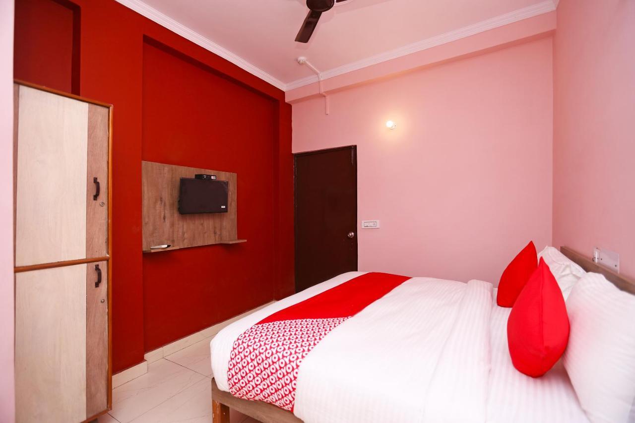 Oyo Flagship 14774 Sector 14 Gurgaon Hotel Buitenkant foto