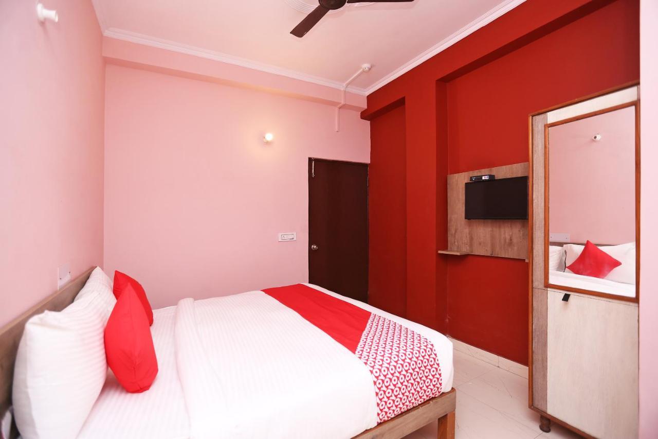 Oyo Flagship 14774 Sector 14 Gurgaon Hotel Buitenkant foto