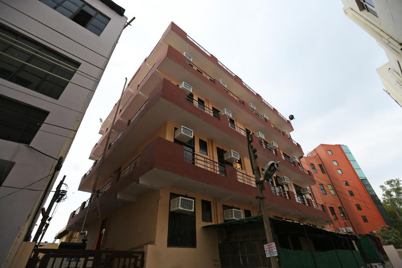 Oyo Flagship 14774 Sector 14 Gurgaon Hotel Buitenkant foto