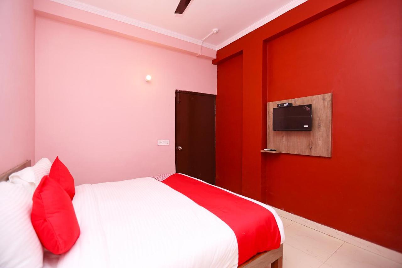 Oyo Flagship 14774 Sector 14 Gurgaon Hotel Buitenkant foto