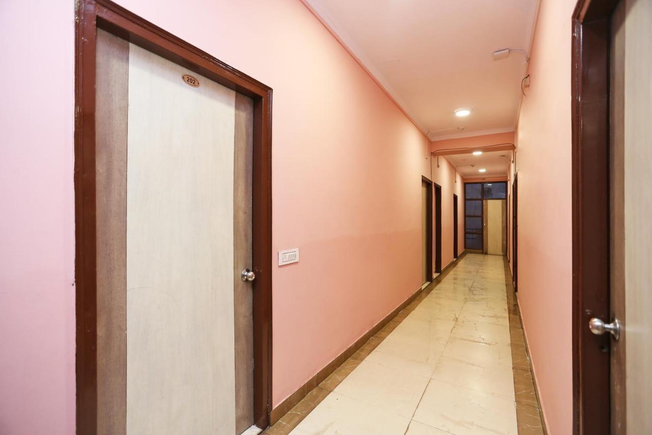 Oyo Flagship 14774 Sector 14 Gurgaon Hotel Buitenkant foto