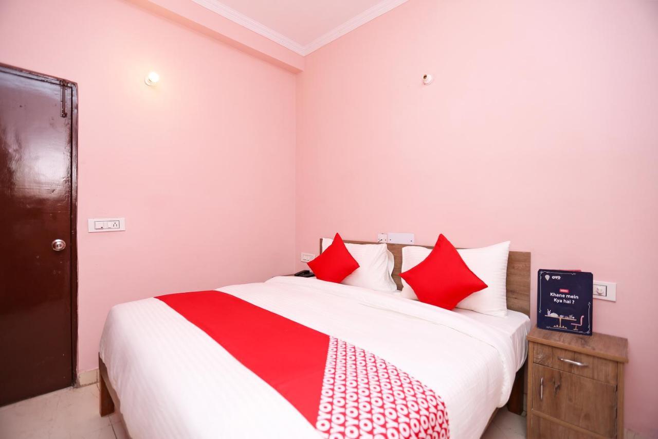 Oyo Flagship 14774 Sector 14 Gurgaon Hotel Buitenkant foto