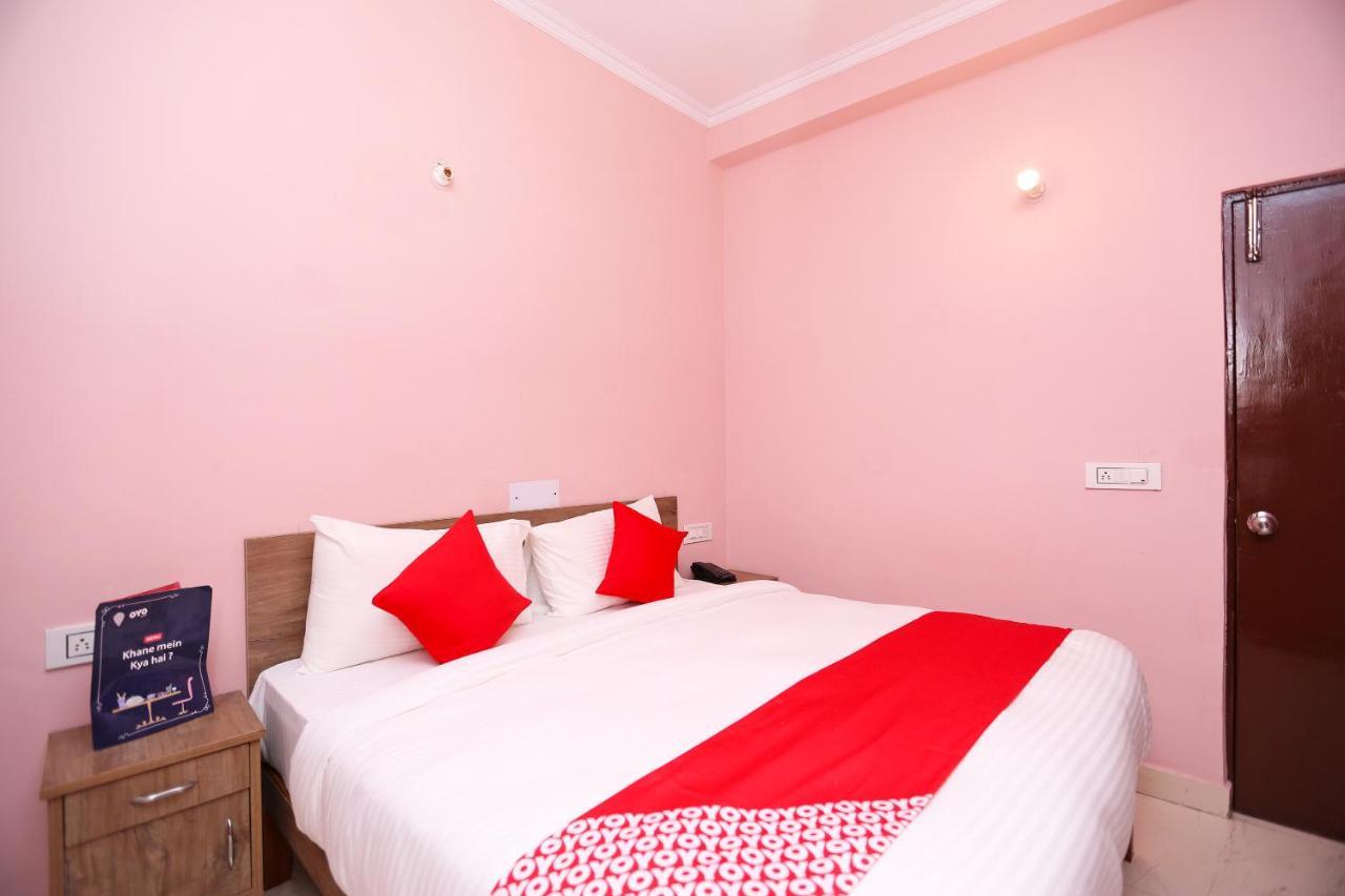 Oyo Flagship 14774 Sector 14 Gurgaon Hotel Buitenkant foto